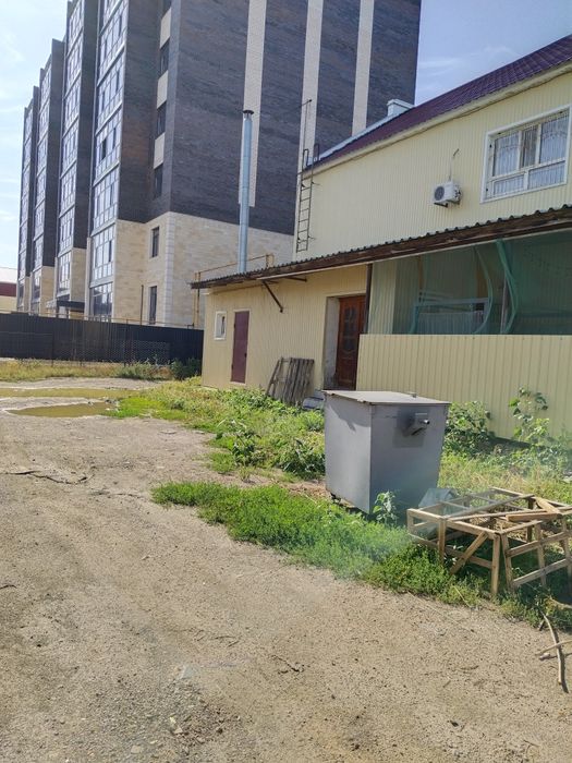 Продаём мусорные баки.