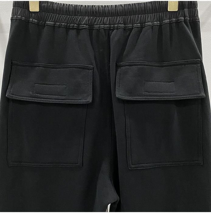 Pantalonii de barbati cu snur