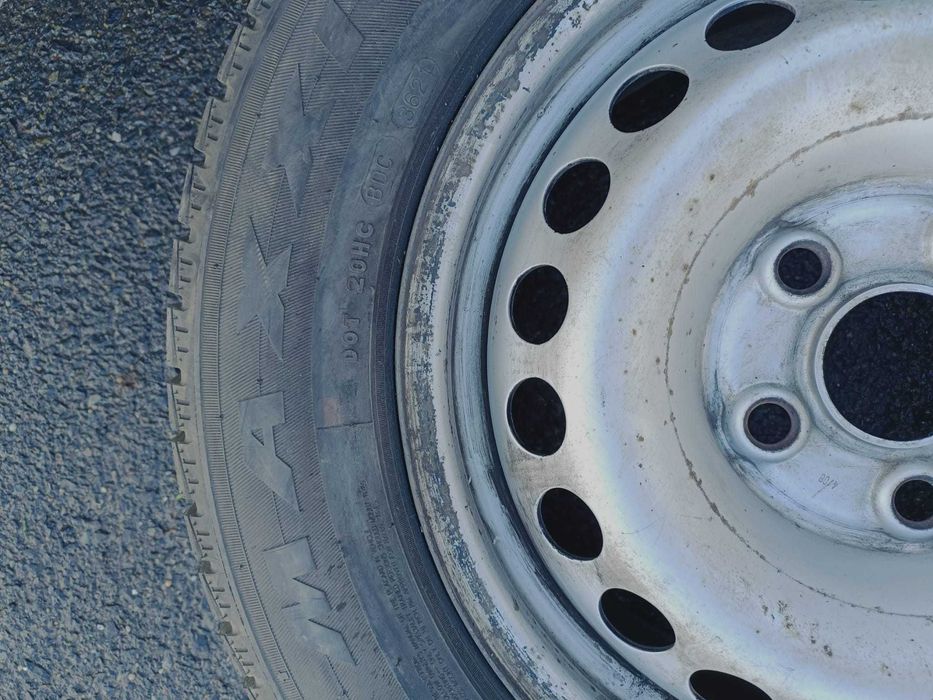 Vând jante vw T5 cu cauciucuri, janta se vinde si la bucata
