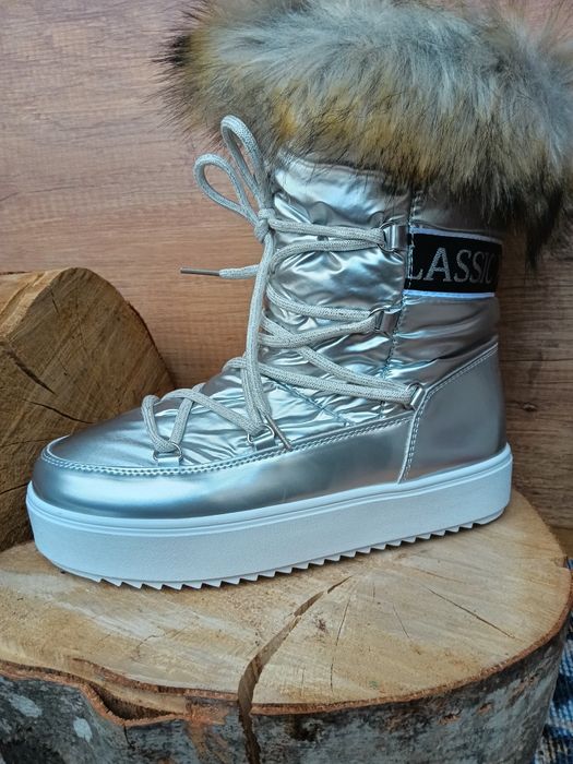 Дамски зимни апрески в сребристо сив цвят с пухче.