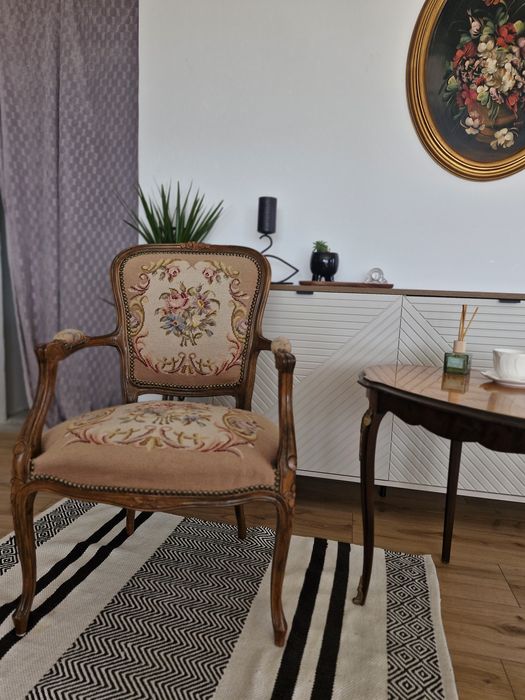 Scaun tip fotoliu tapiserie brodata