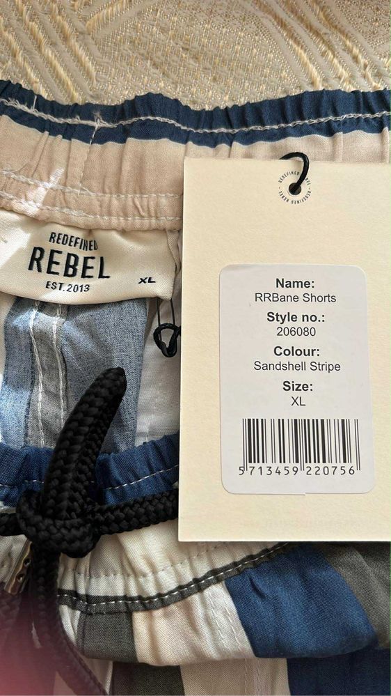 Спешно се продават оригинални Redefined Rebel шорти