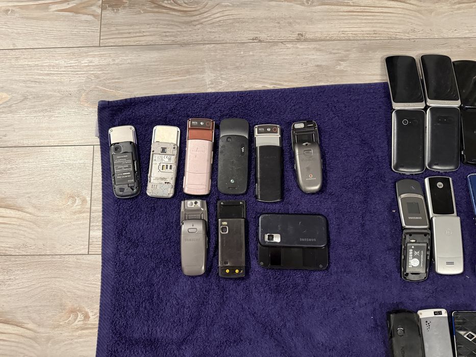 Lot Telefoane Vechi Probabil De Colectie