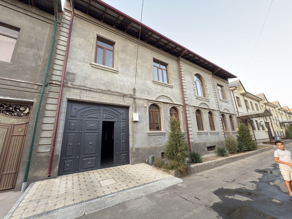 Yunus-obod tumani Xasanboyda 3 etajli uy sotiladi