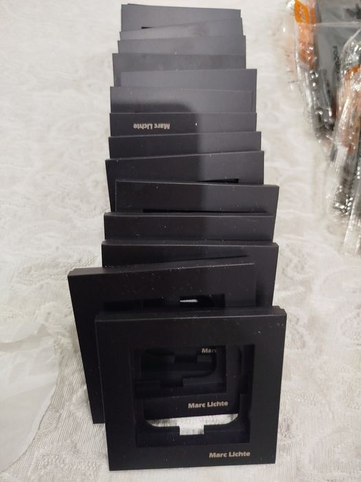 Рамки на розетки черные