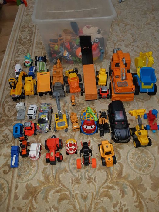 Продам детский паркинг с игрушками