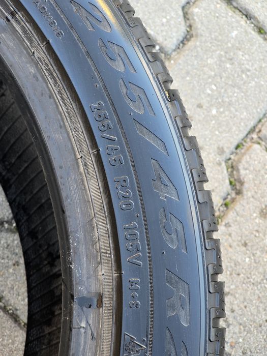 255 45 20 Pirelli