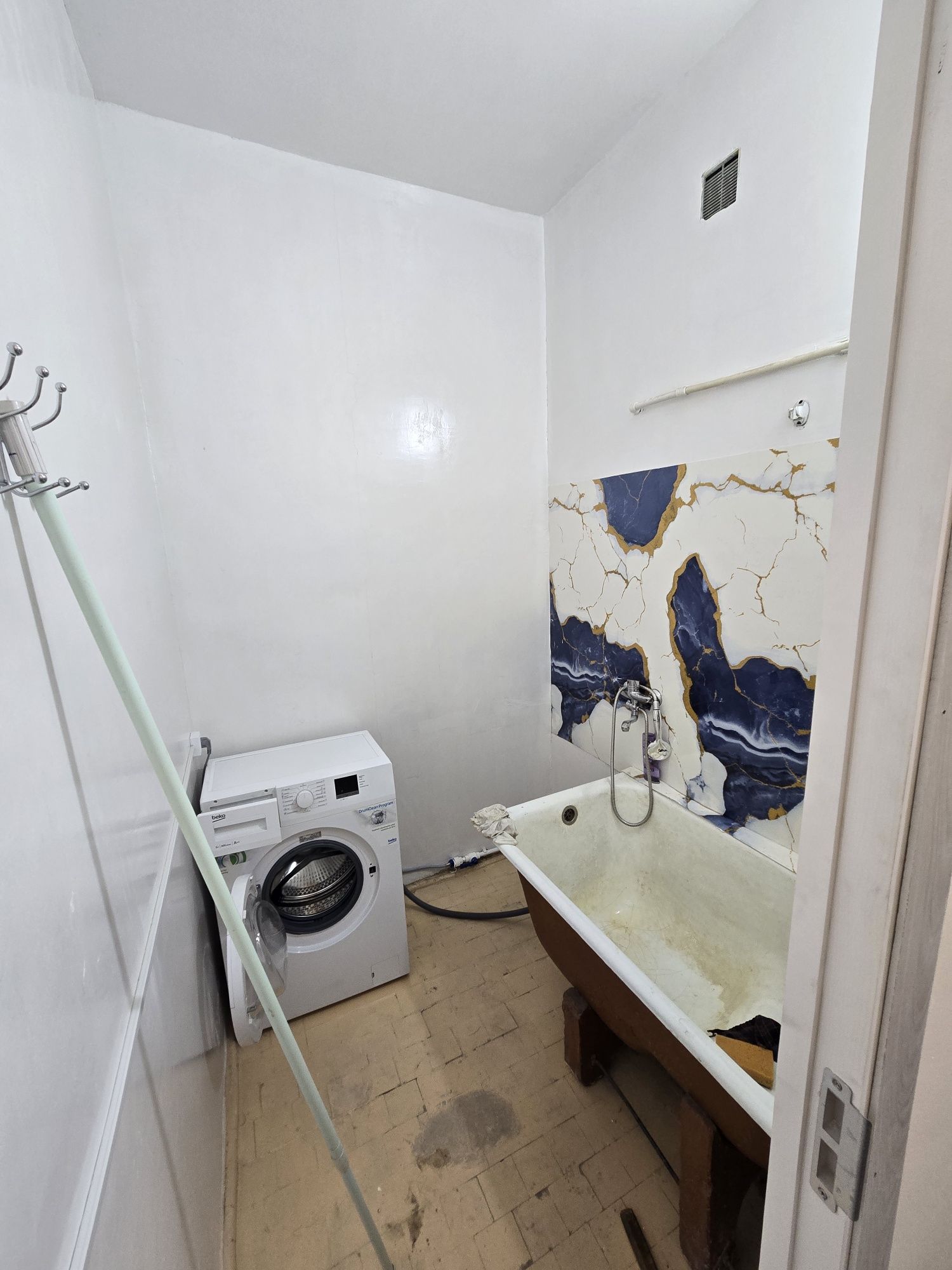 Аренда квартиры 

Чиланзар 19 квартал 
2/4/4 торец. Балкон 1.5*3 метра