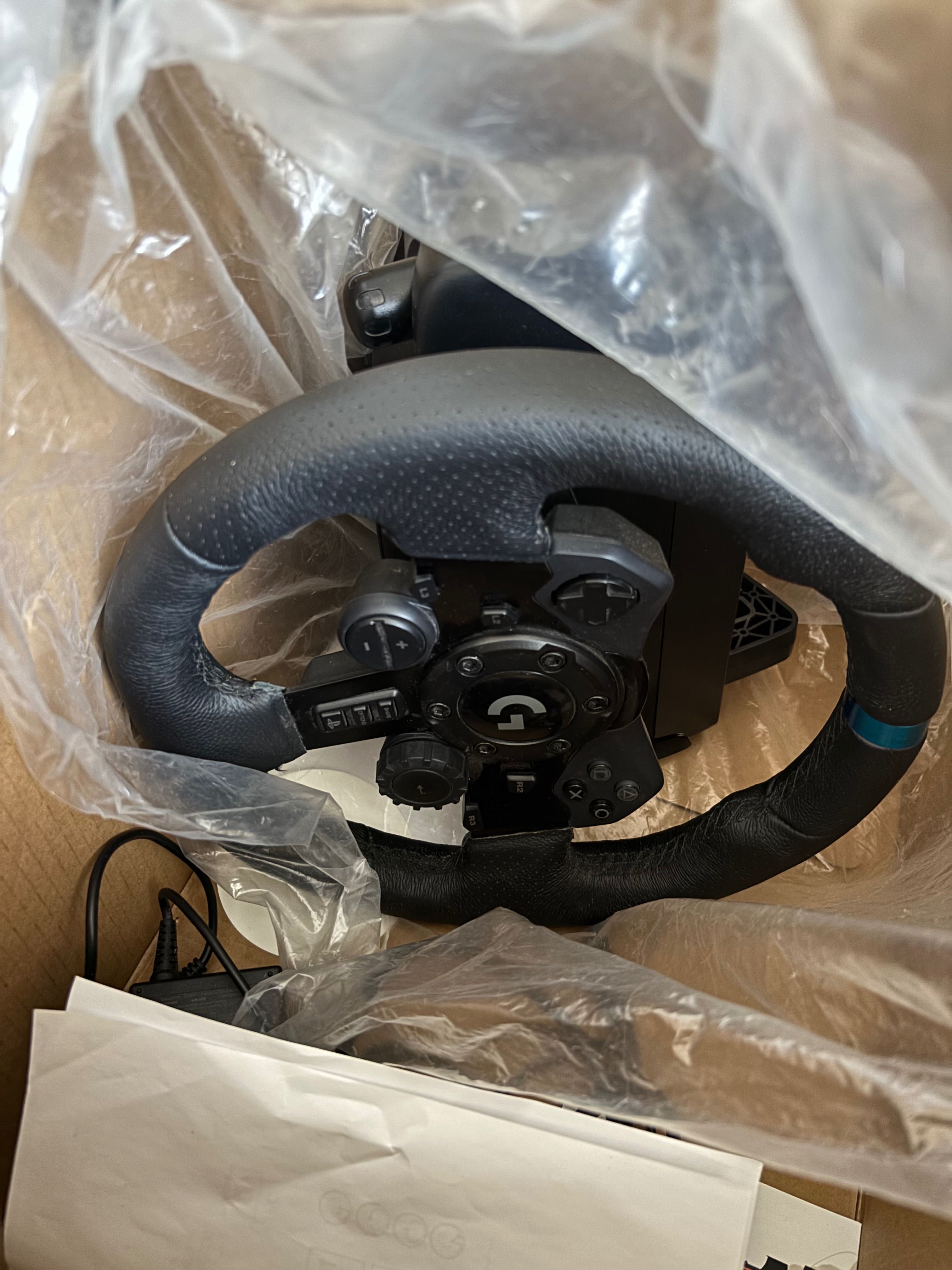 Геймърски волан Logitech G923 Racing wheel and pedals