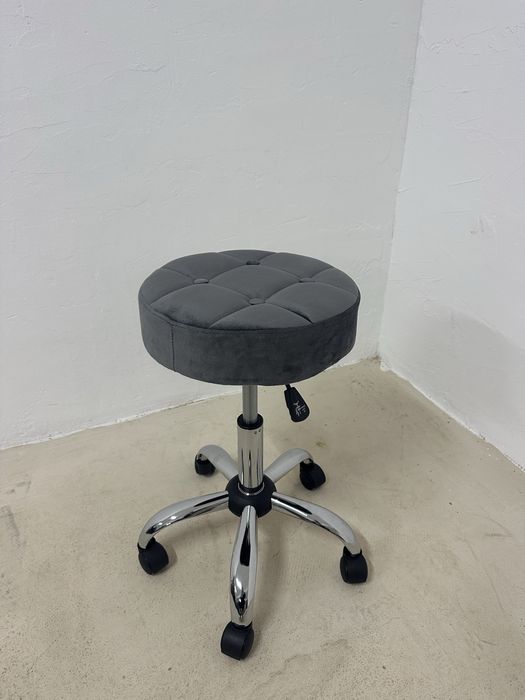 Кадифена табуретка на колелца HOMCOM, регулируема