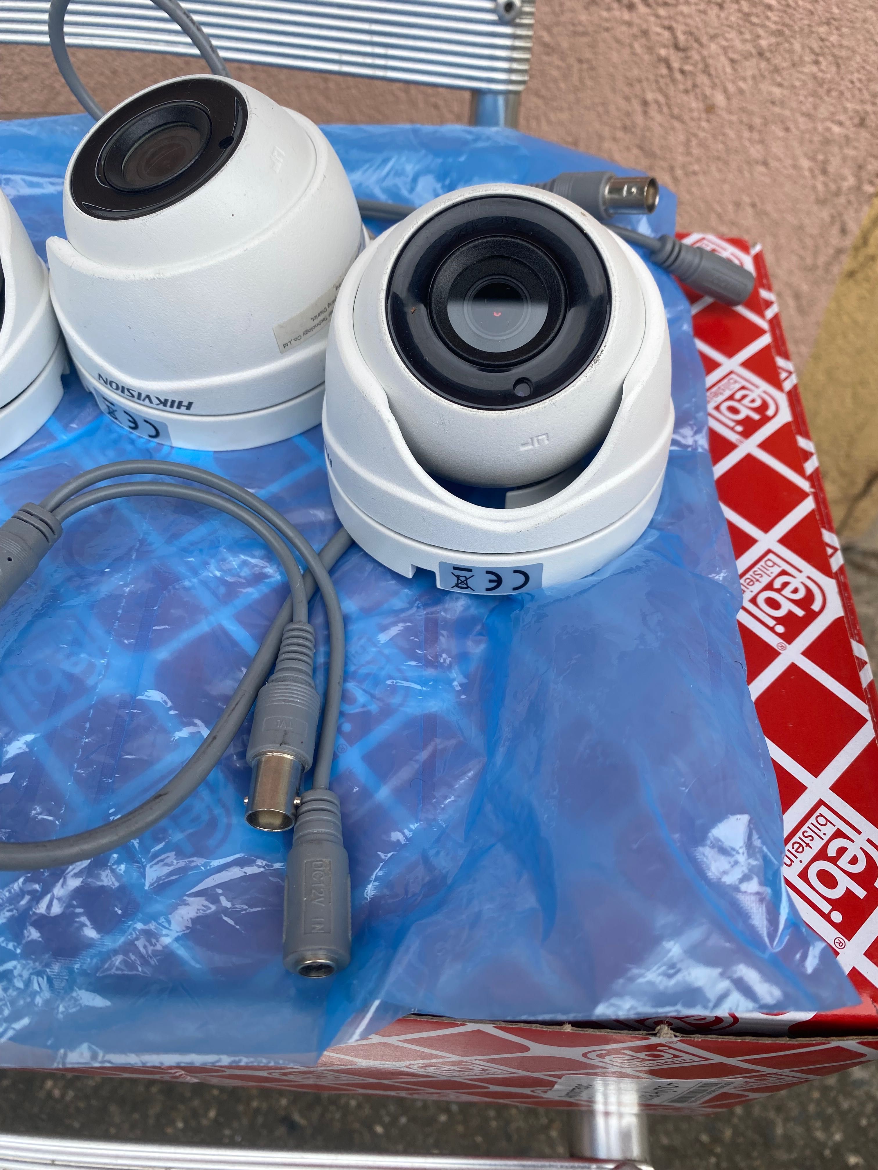 4 броя оригинални Hikvision DS-2CE56D7T куполни камери.