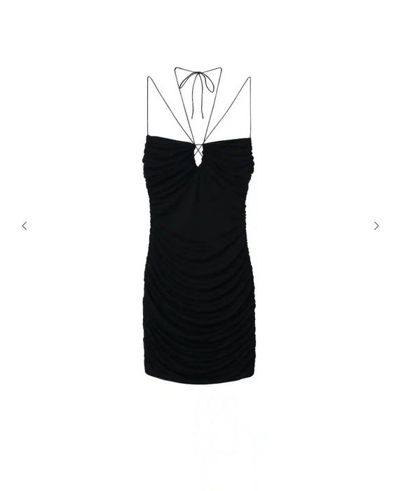 Черна рокля подходяща за всеки повод