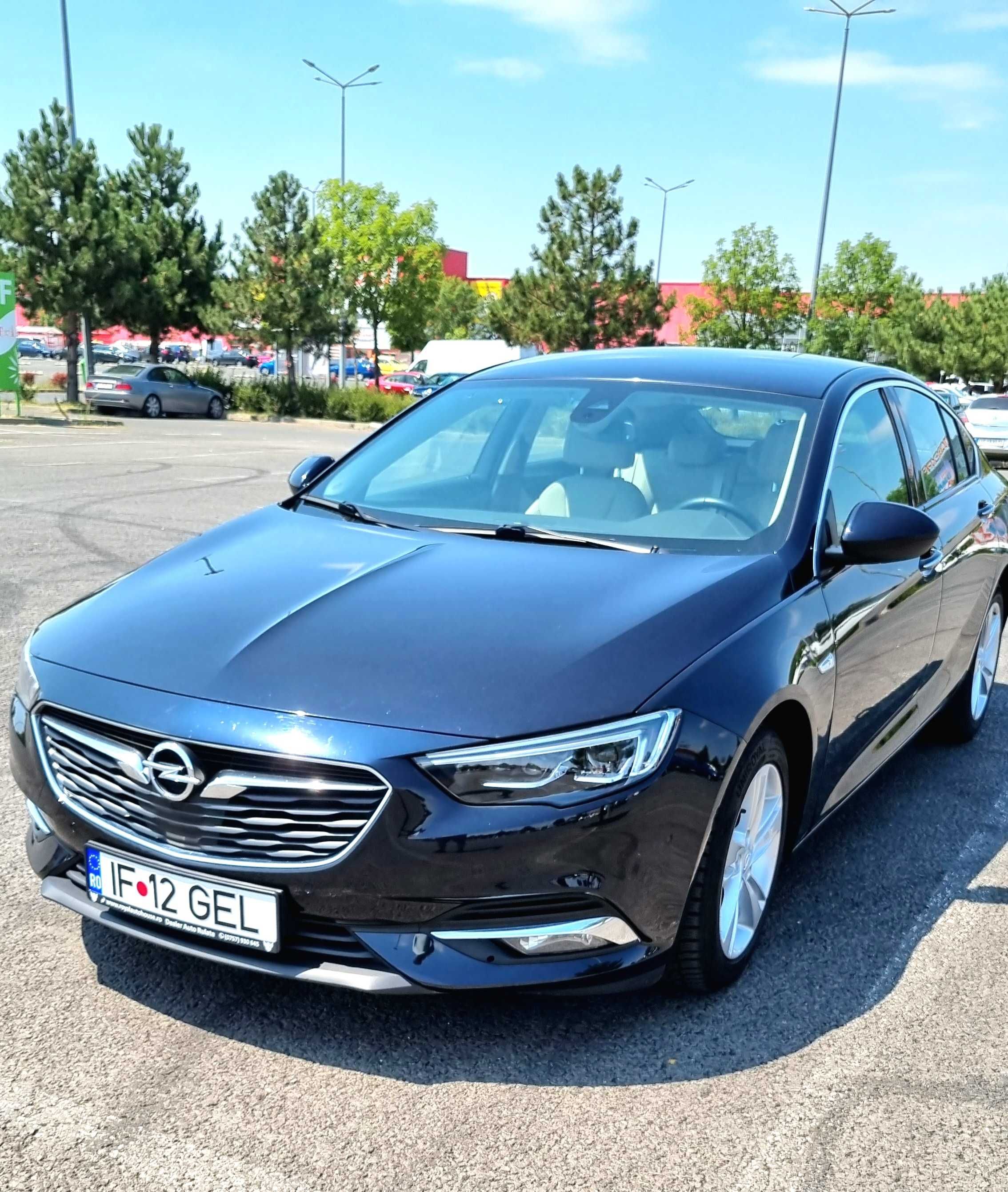Vând Opel insigna 2018