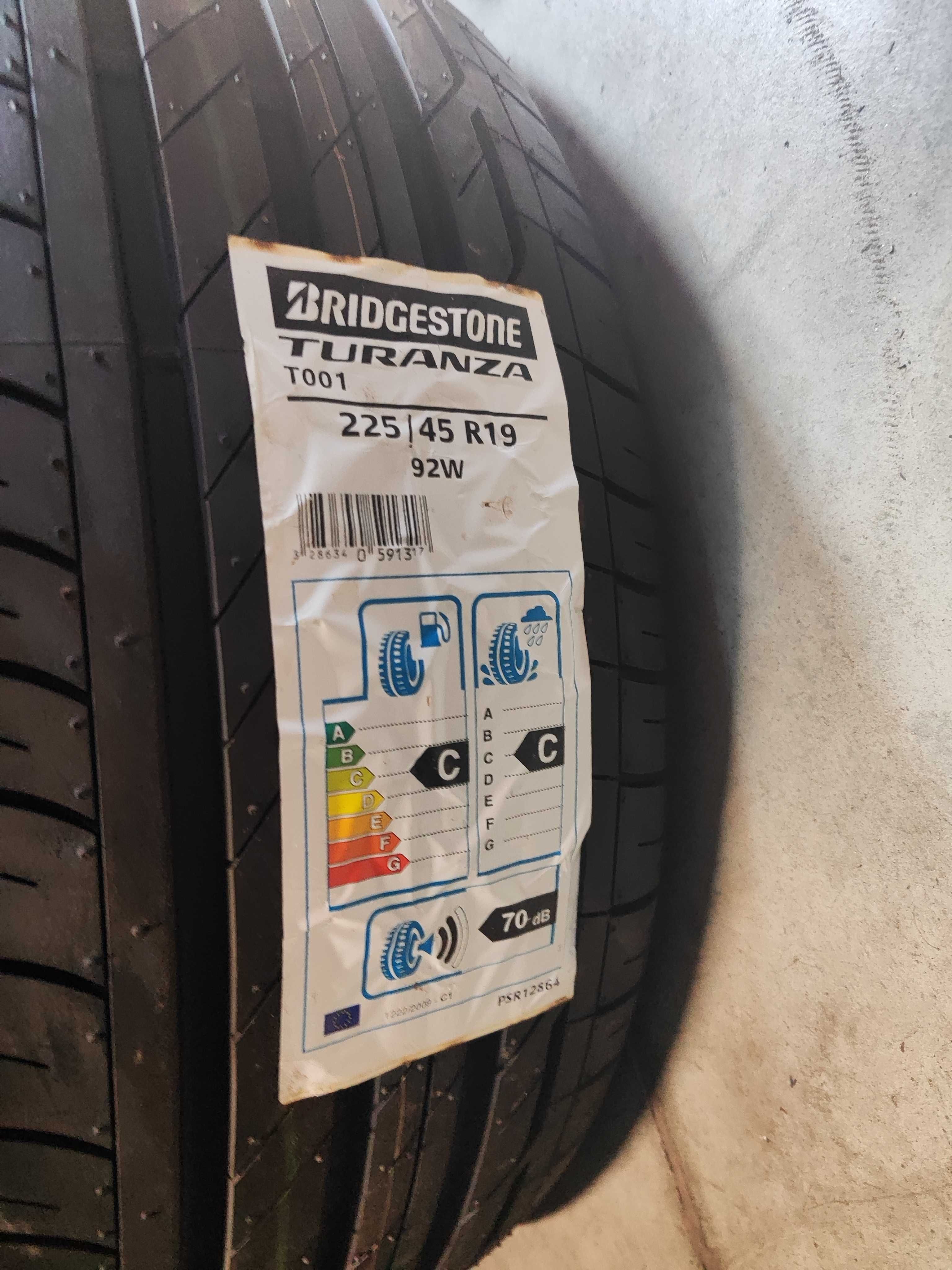 2бр.летни гуми 225/45/19 Bridgestone