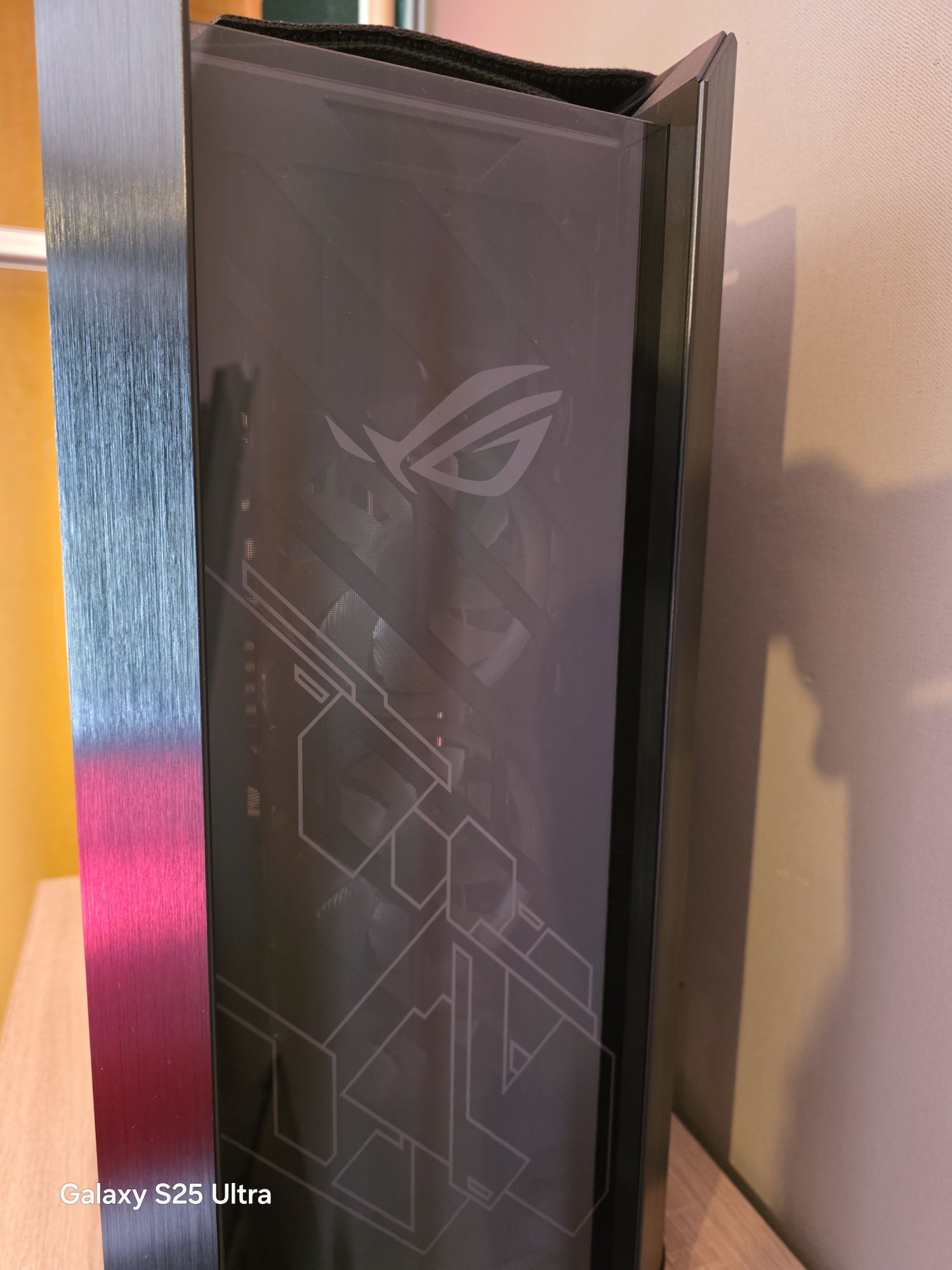 Asus Rog Strix Helious RGB