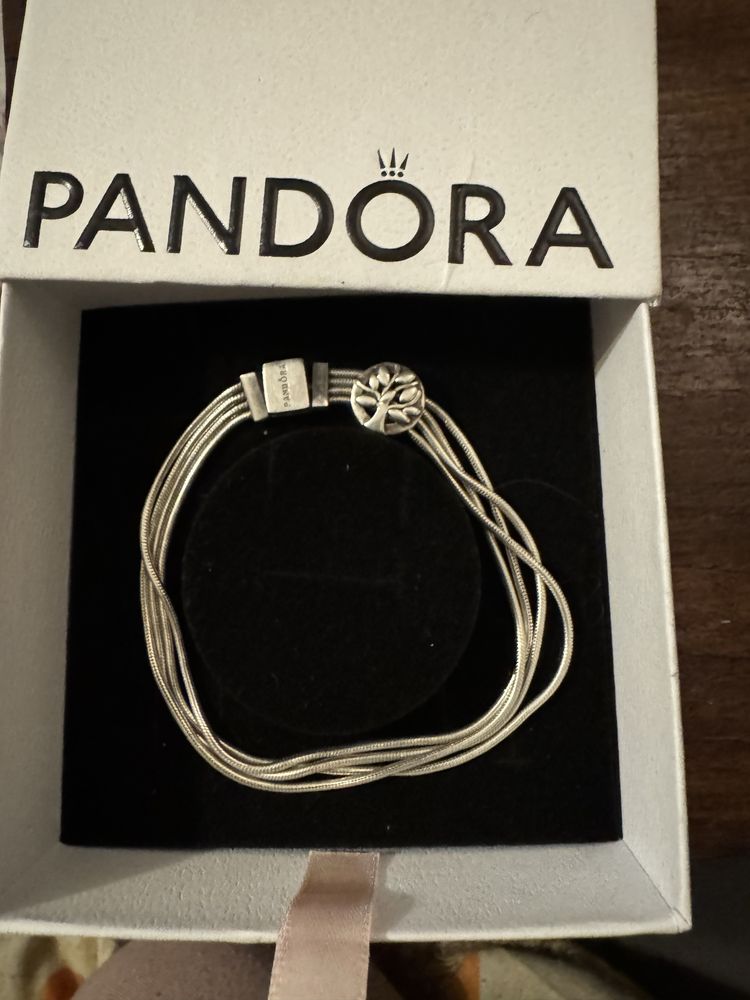Vand diferite modele de Pandora originale, cu charmuri