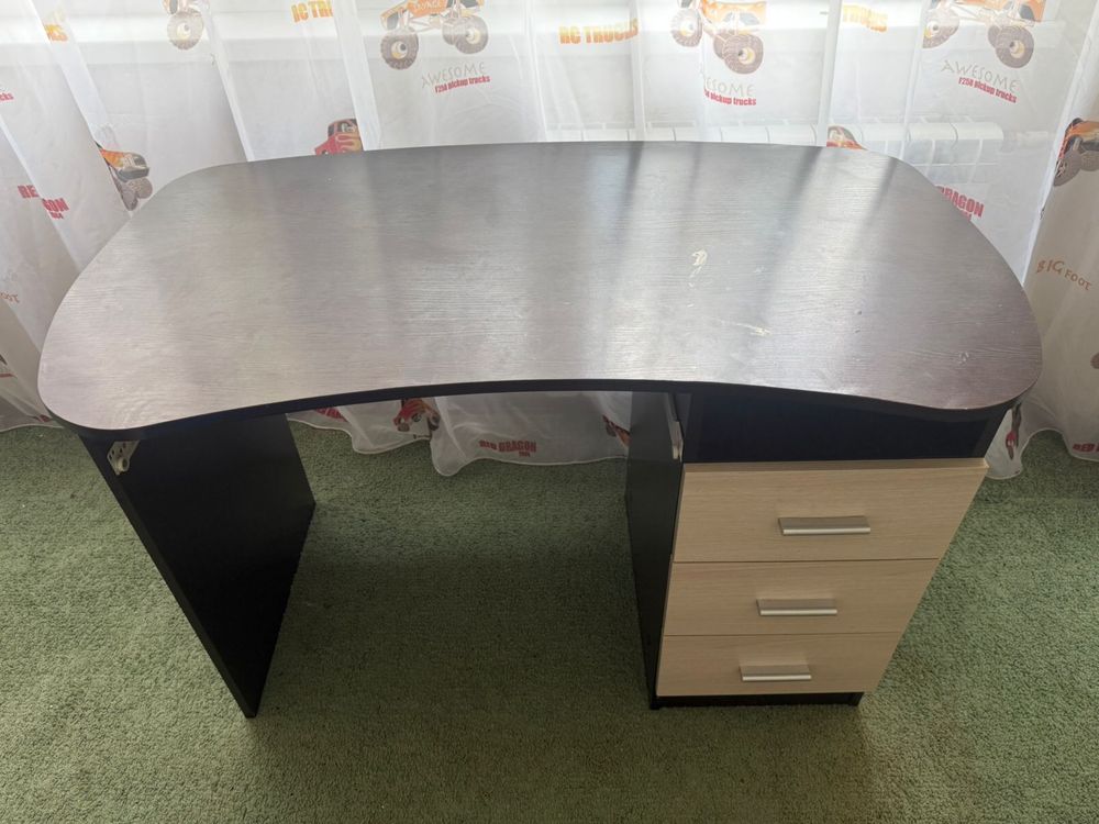 Продам компьютерный стол