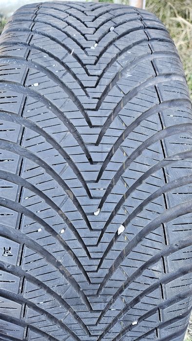2бр гуми 225 45 19 дот 22 кумхо