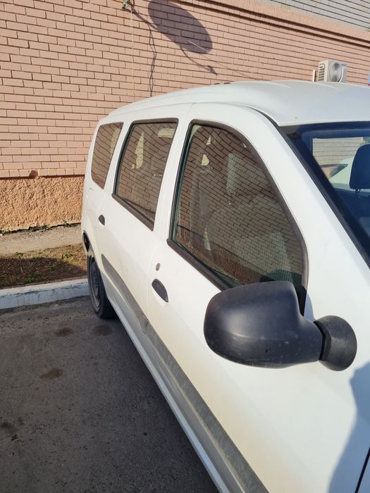 Автомобиль  Лада Ларгус