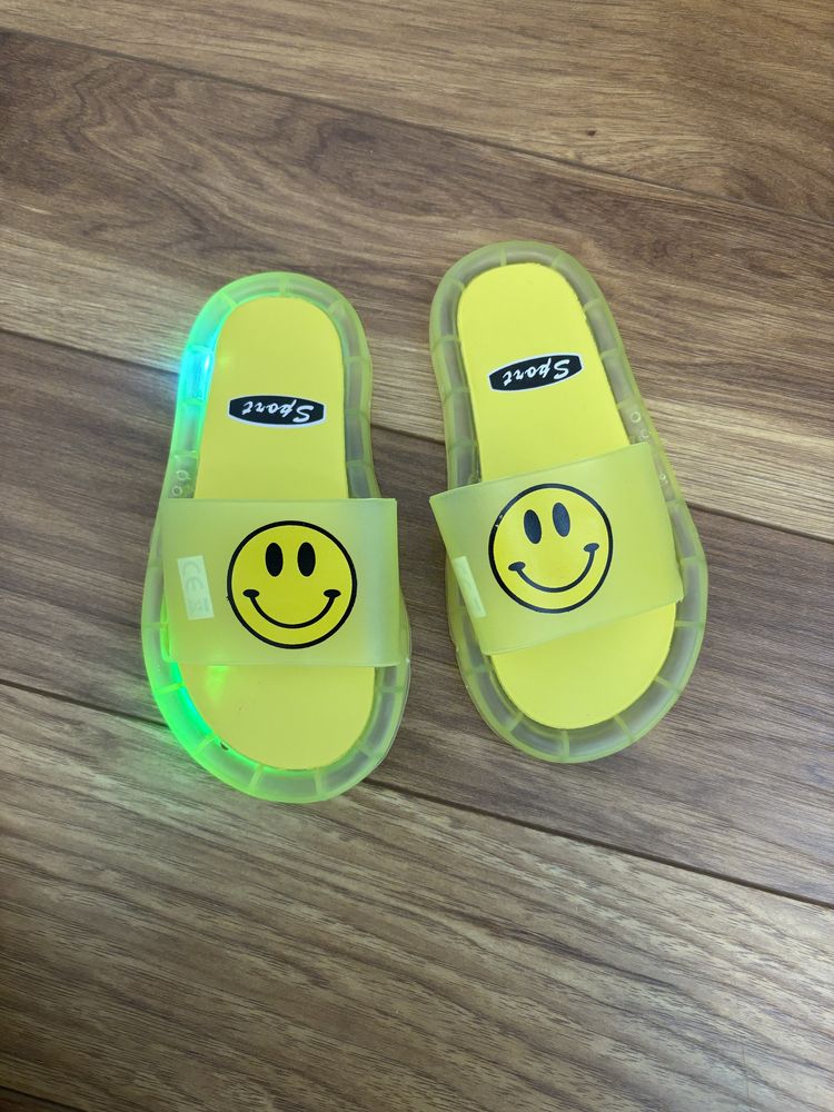 Детски светещи чехли