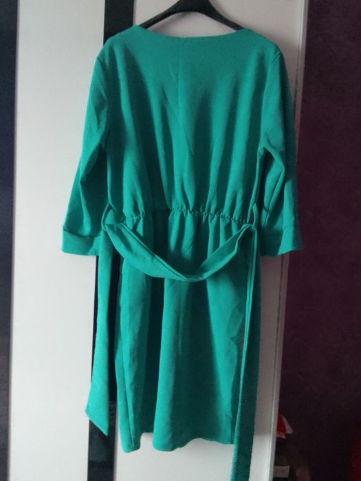 Продавам много запазени рокли