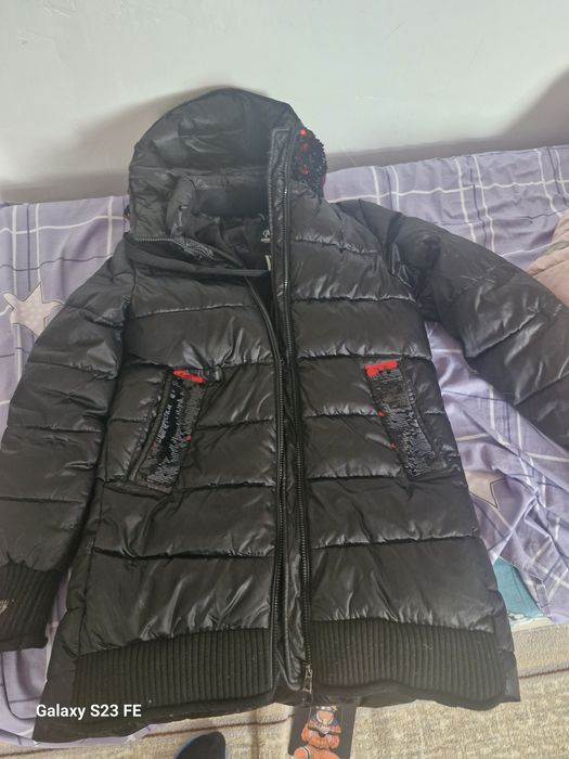 Отдам две куртки для девочки за сладости