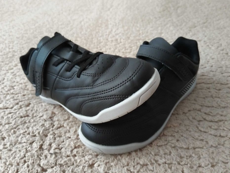 Детски обувки за футзал 100, черно-сиво, Kipsta - 36 номер