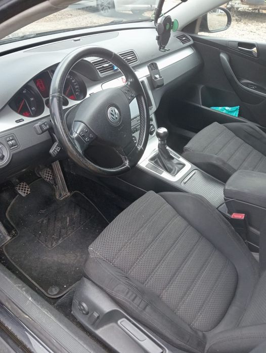 Vand pentru piese de schimb passat B6 anul 2007