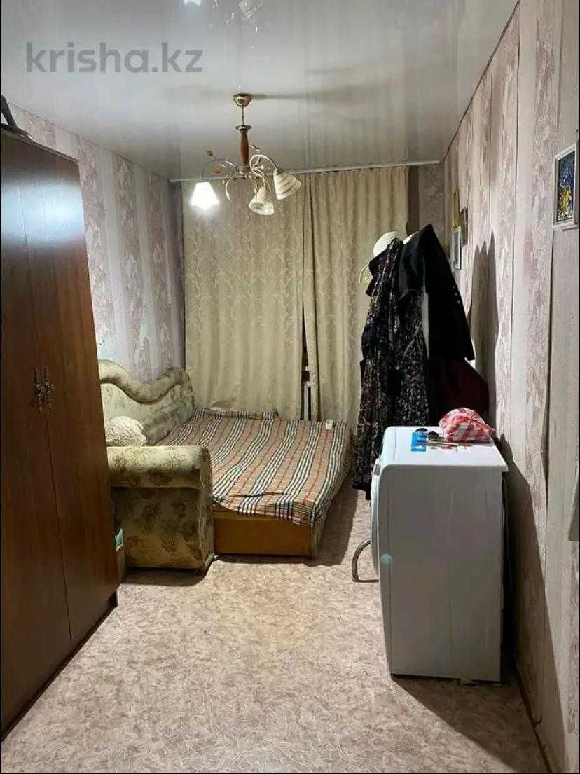 Продам 3-комнатную квартиру 12-микр. Не в залоге!!! 3-этаж.