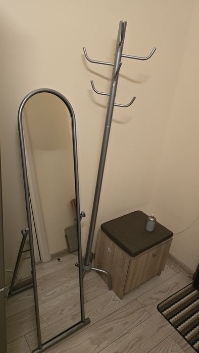 Oglinda,cuier si taburet