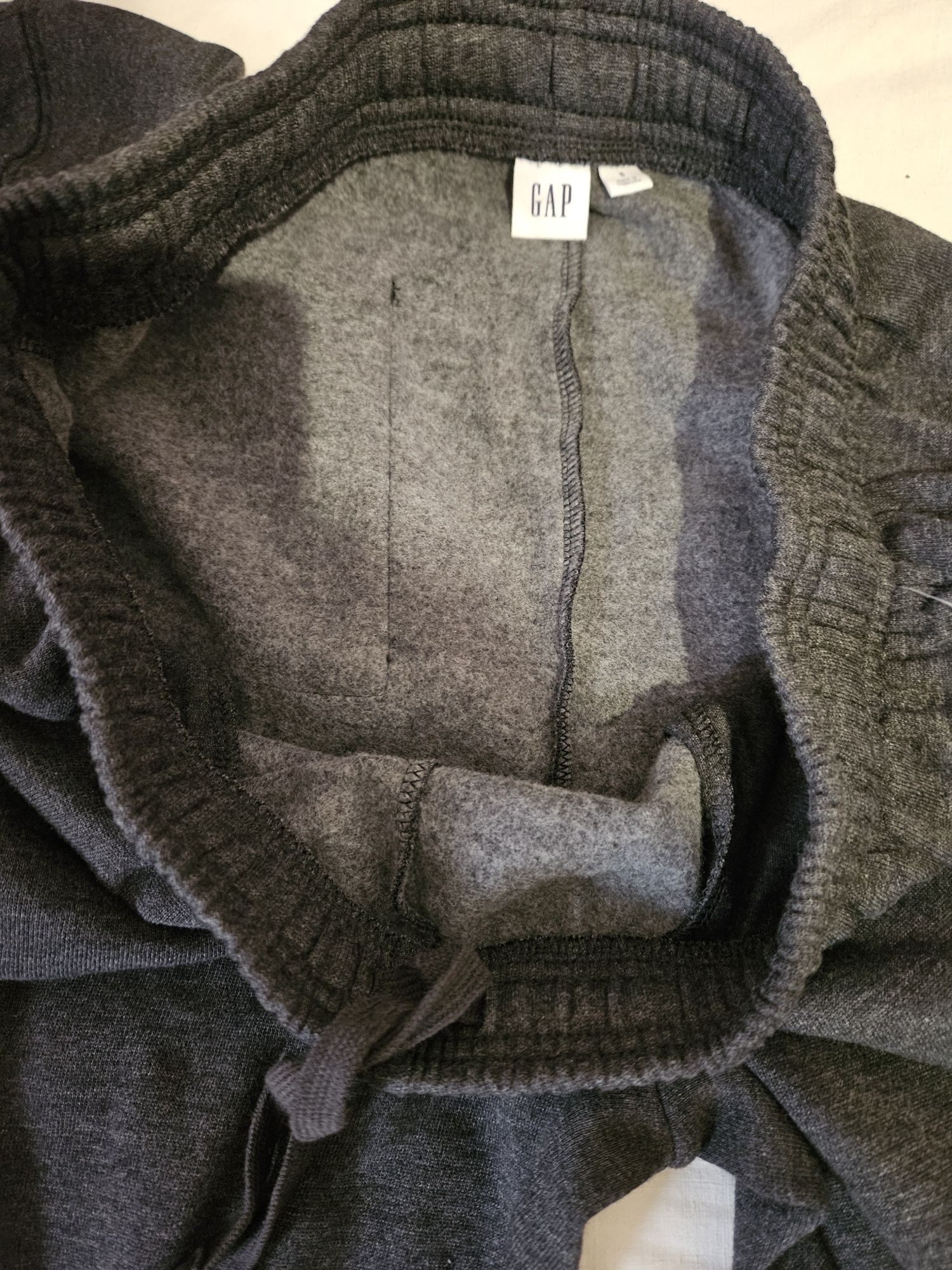 Gap чисто нов спортен комплект