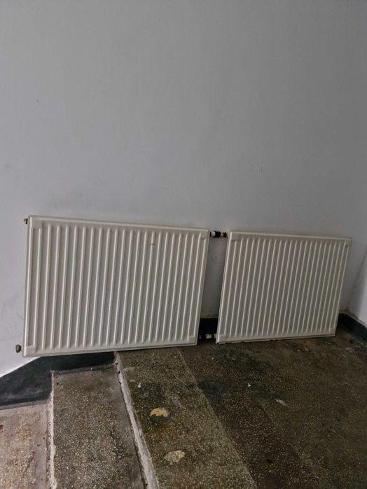 Vănd   două  calorifere  din  oțel
