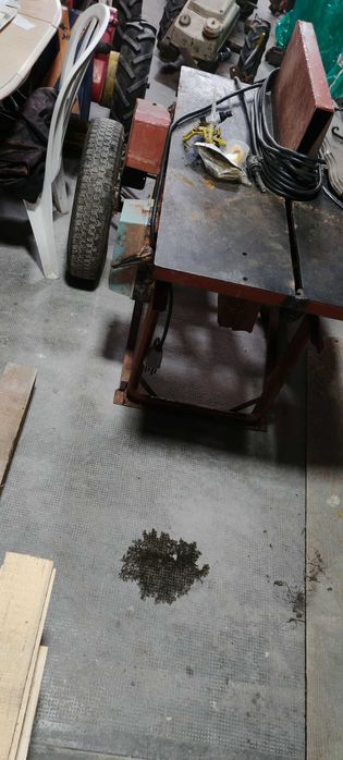 Circular cu masa pe roti mari