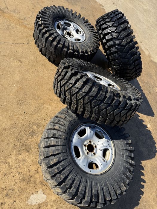 Джанти с гуми 37х12.5 р16