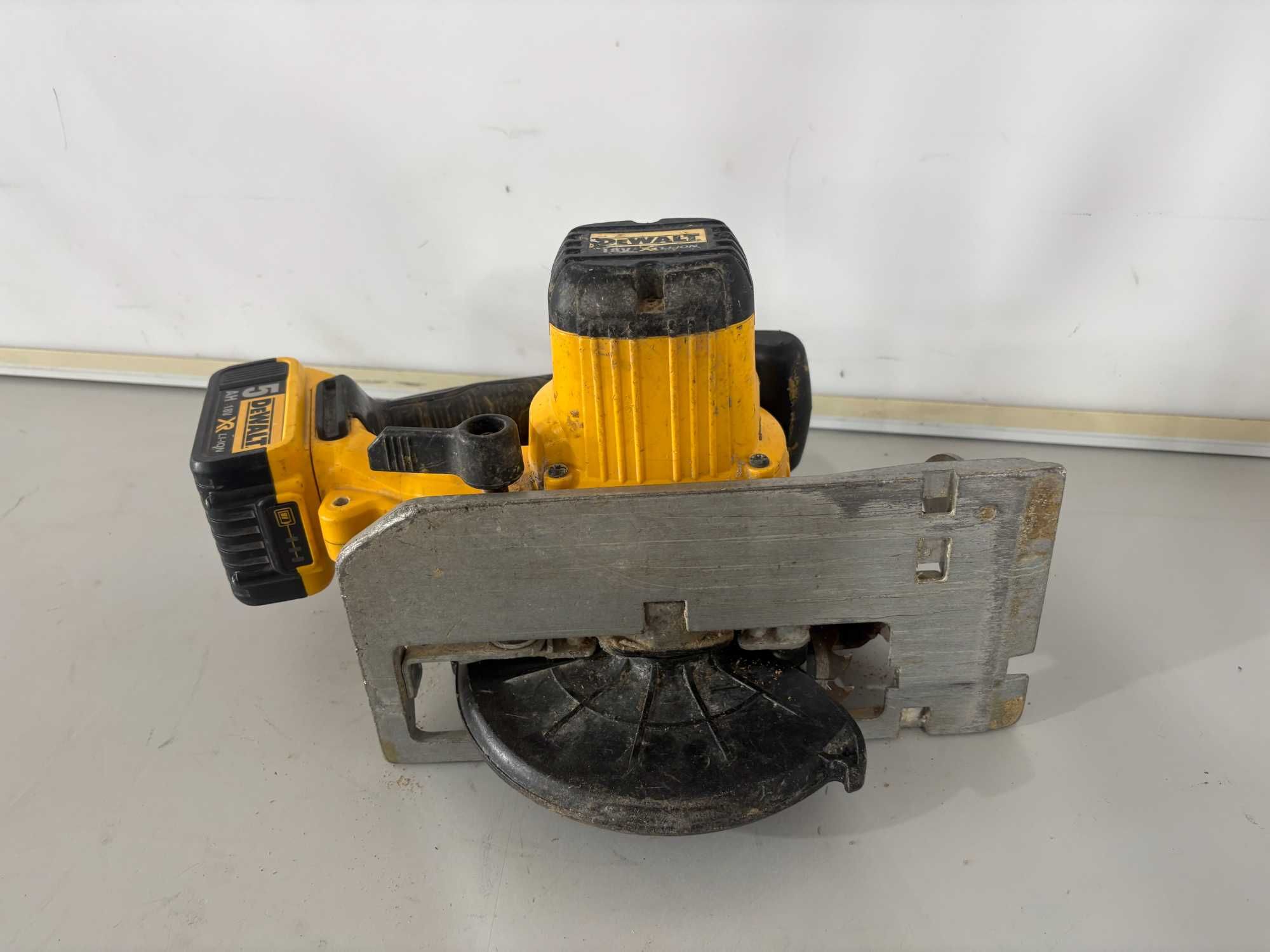 Ръчен циркуляр - Dewalt 18V li ion