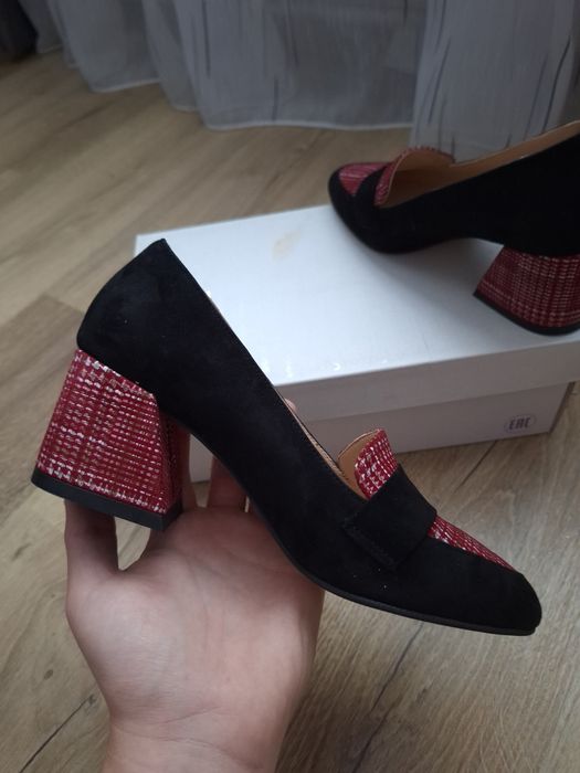 Pantofi cu toc , noi , Marcella