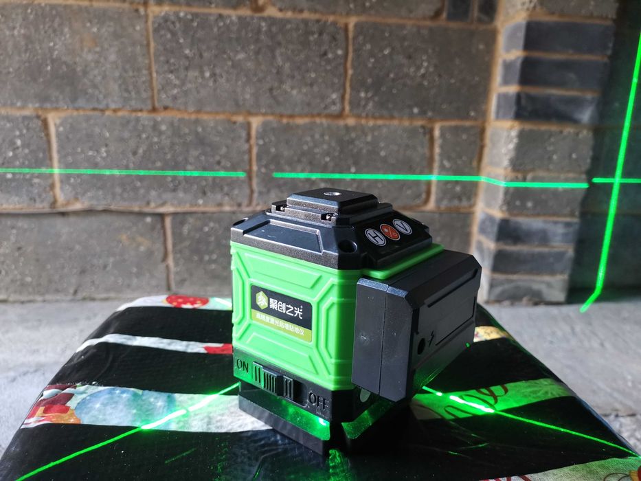 Nivela laser Promo 8D  și 360 ° cu acumulator