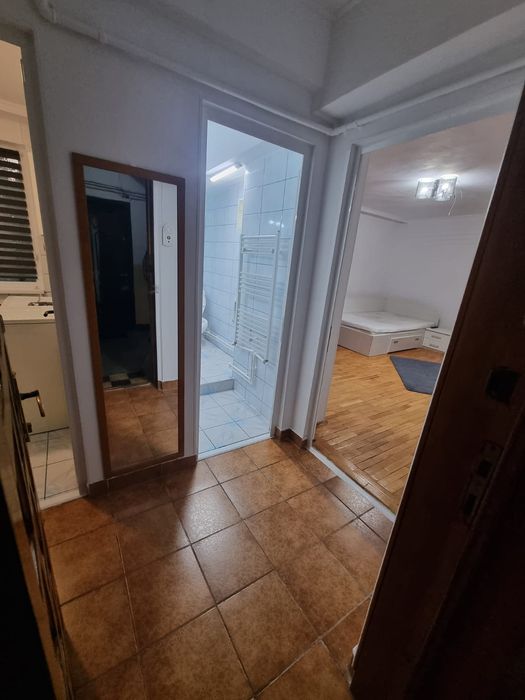 Închiriez garsoniera ultracentral