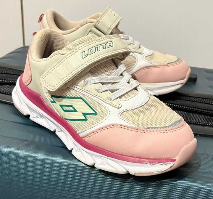 Продам кроссовки для девочки 31-32 р