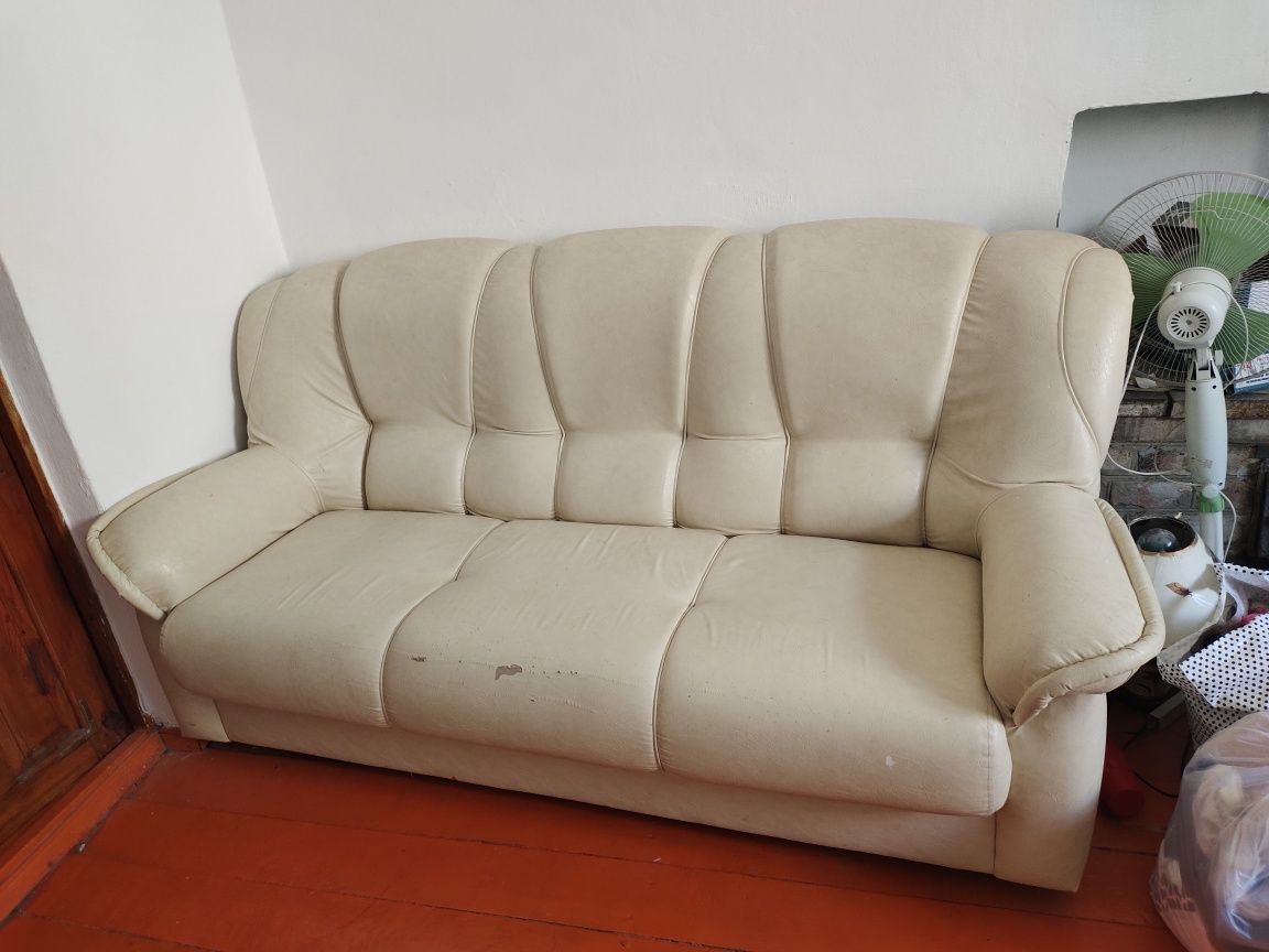 Срочно продам диван