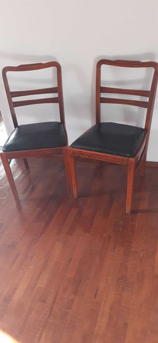Vand scaune tapițate vintage.