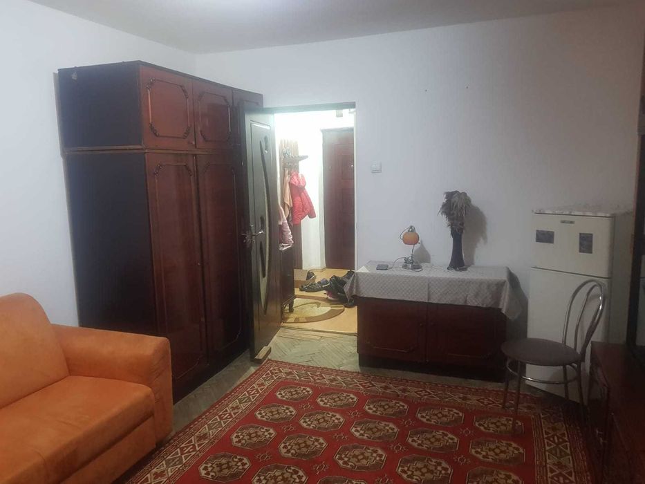 Închiriez apartament 2 camere, zona CET-NORD