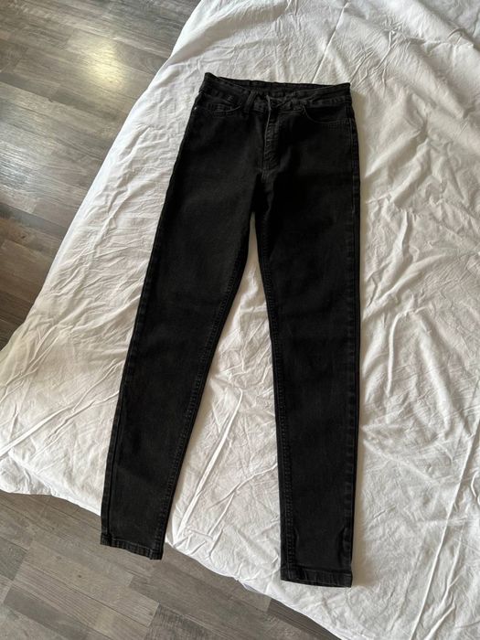 Продам женские черные джинсы