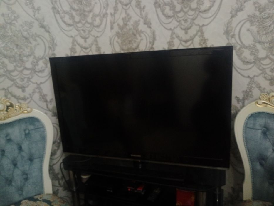 Телевизо от Самсунг очень большой очень громкий звук в хорошем состоян