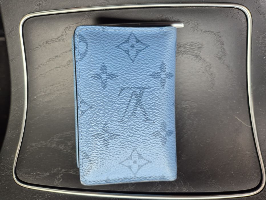 Vând portcard Louis Vuitton