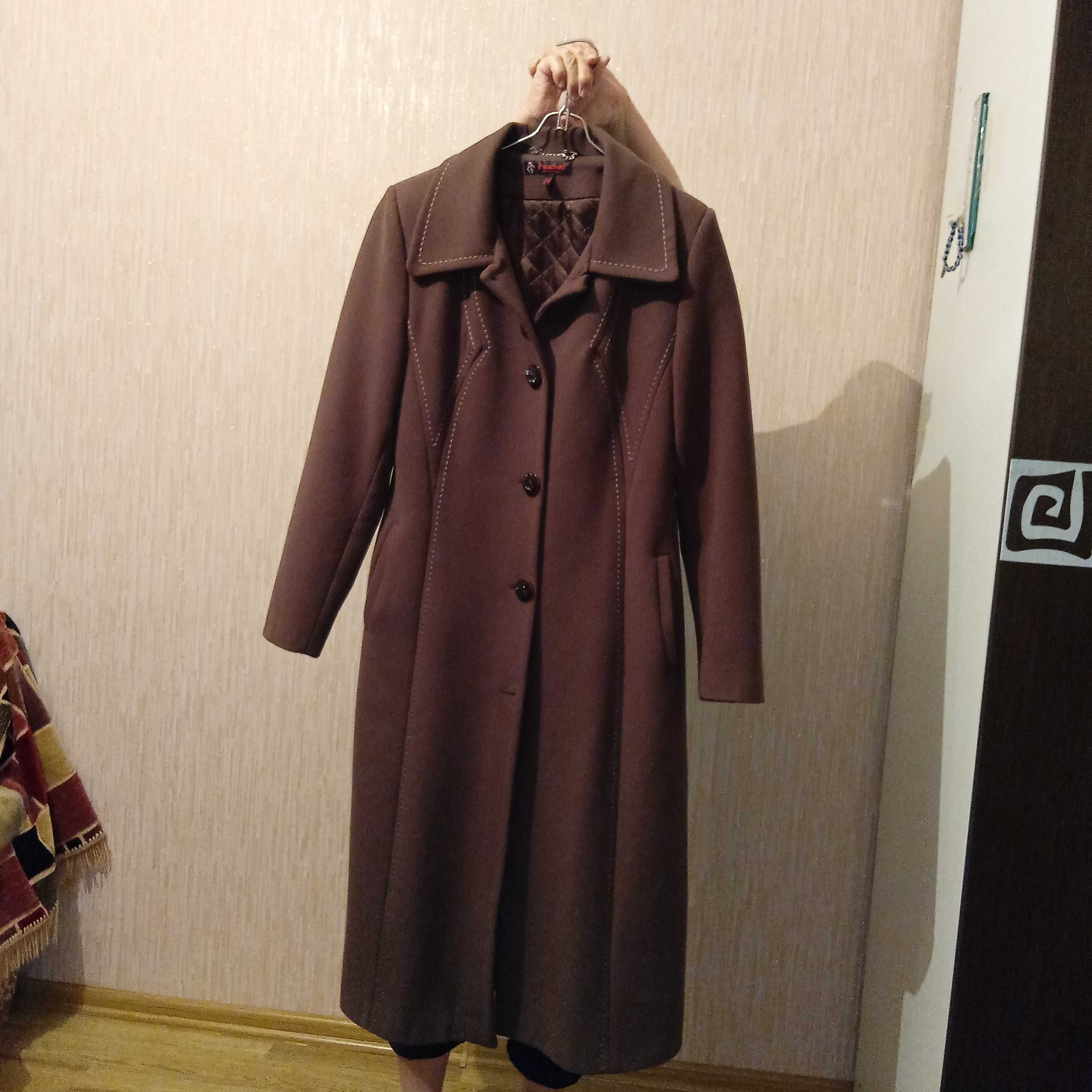 Продам 2 пальто размеры 44-48 АДРЕС 6 МКР(КУНАЕВА)