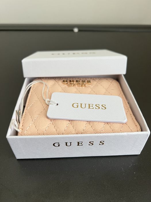 Оригинални дамски портмонета GUESS