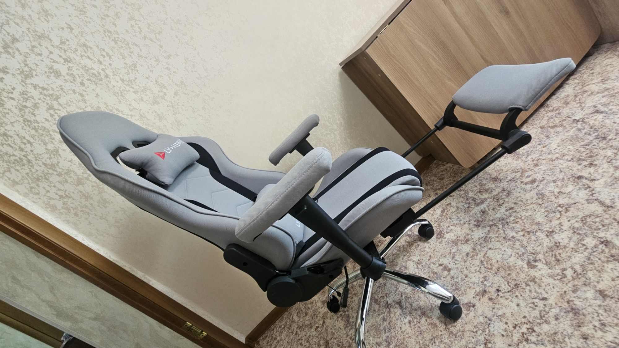 Игровое компьютерное кресло