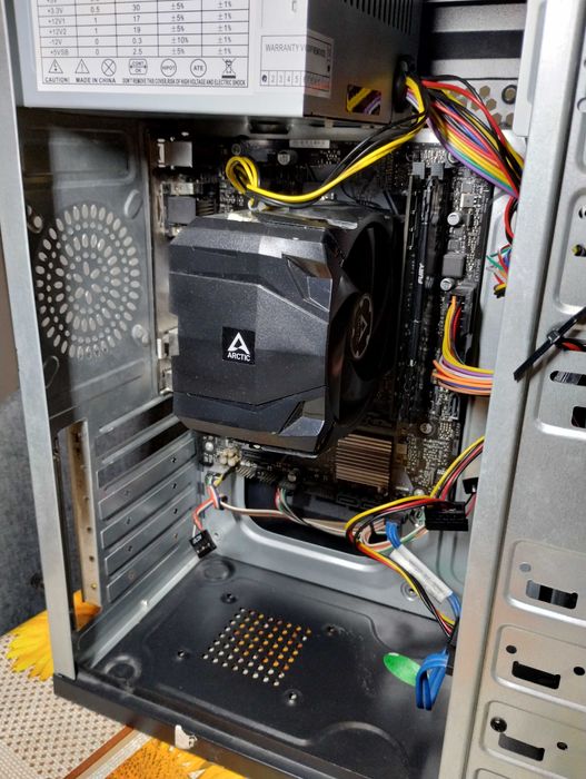 Calculator complet , functional, procesor i7-8700 , placa de baza Asus