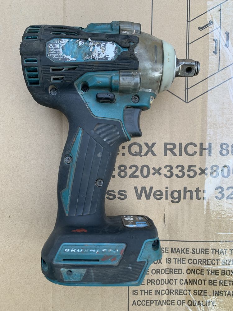Makita DTW 300/2023г/безчетков ударен гайковерт